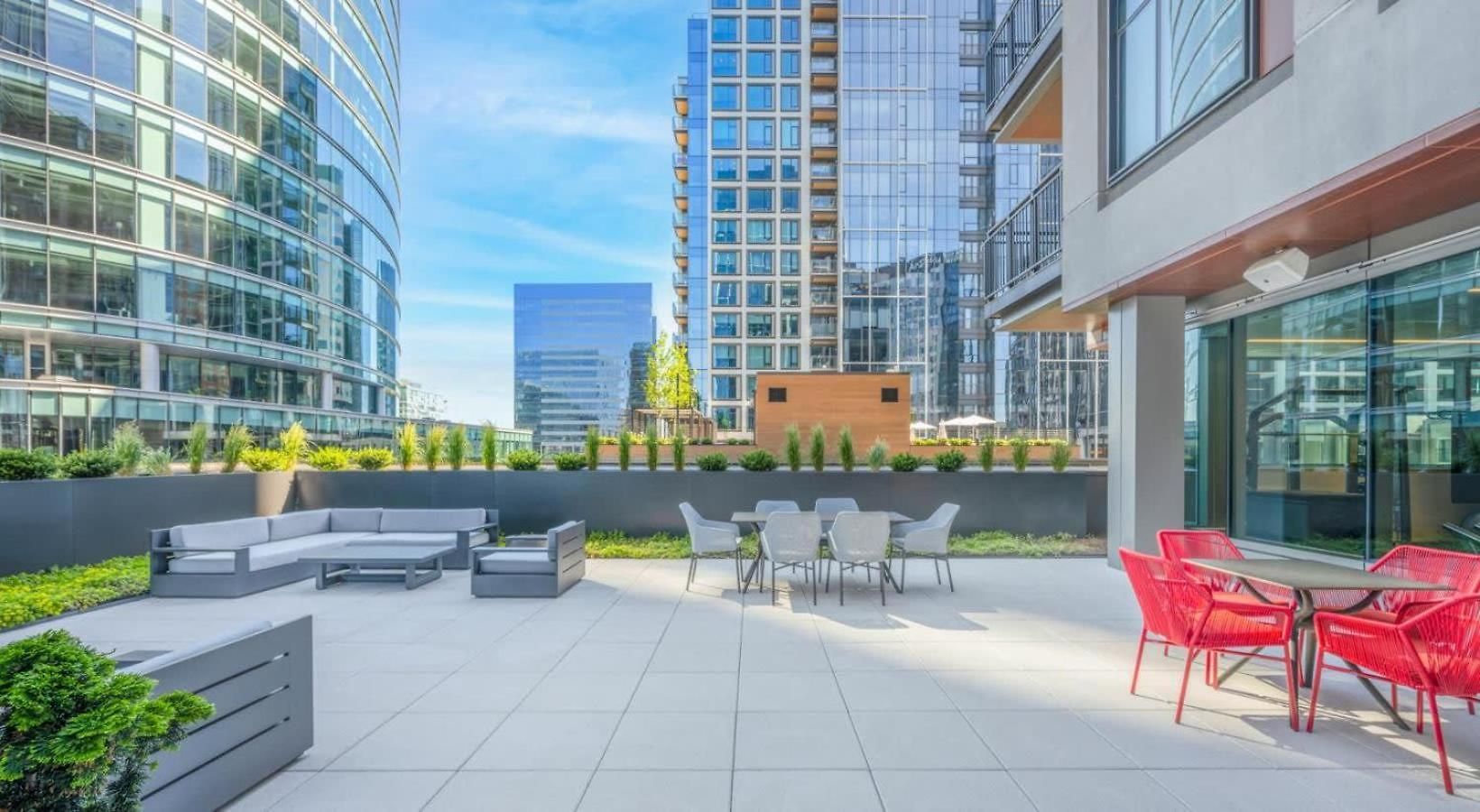 Modern In Seaport With Gym