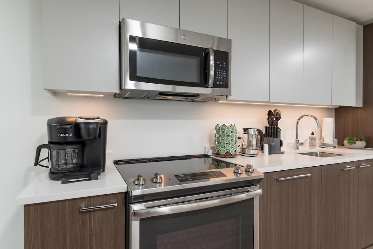 Cozy 2br Near Harvard With Gym Golf & Work Space Apartment