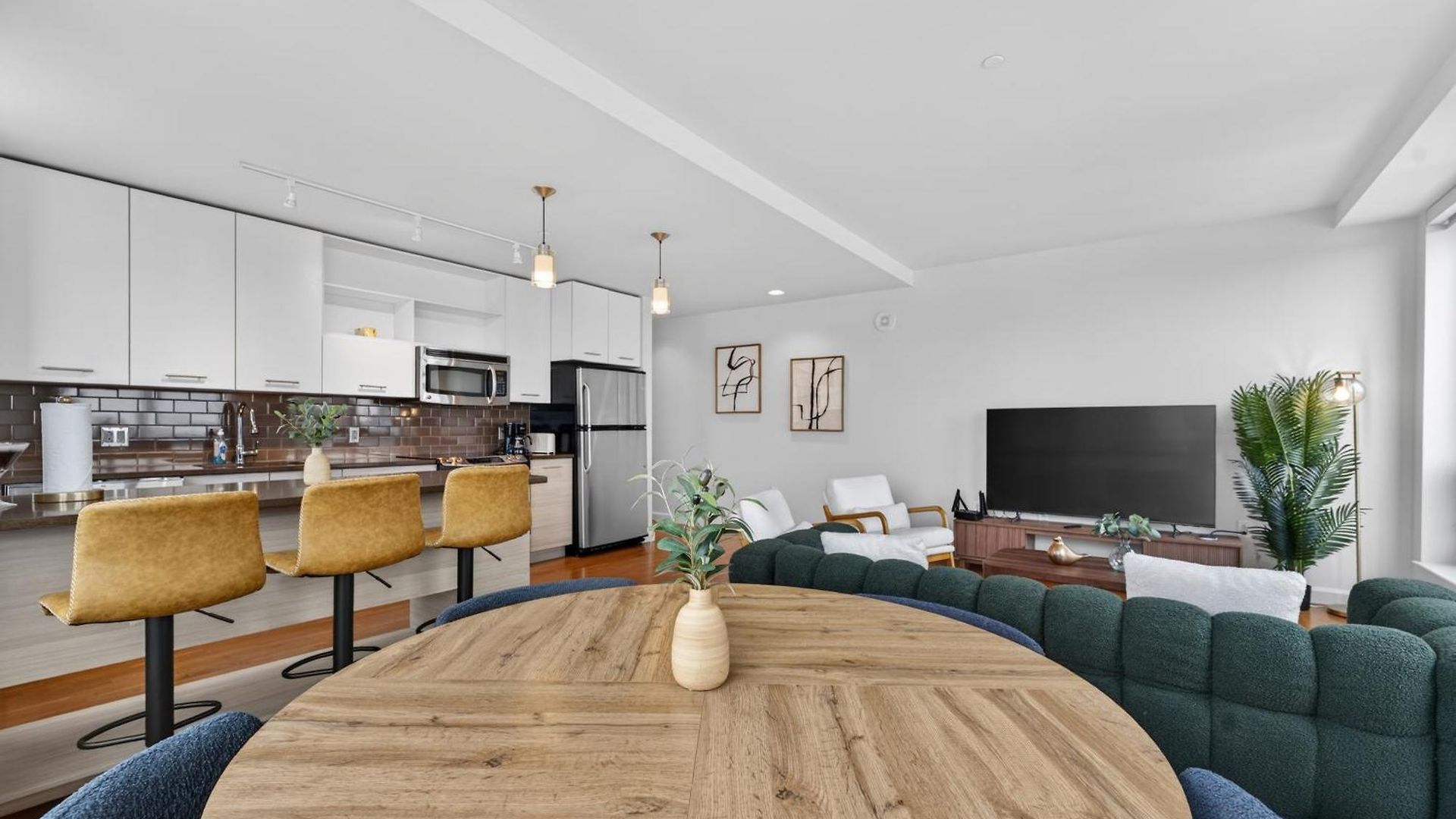 2 Bedroom Lux In Downtown Tower *