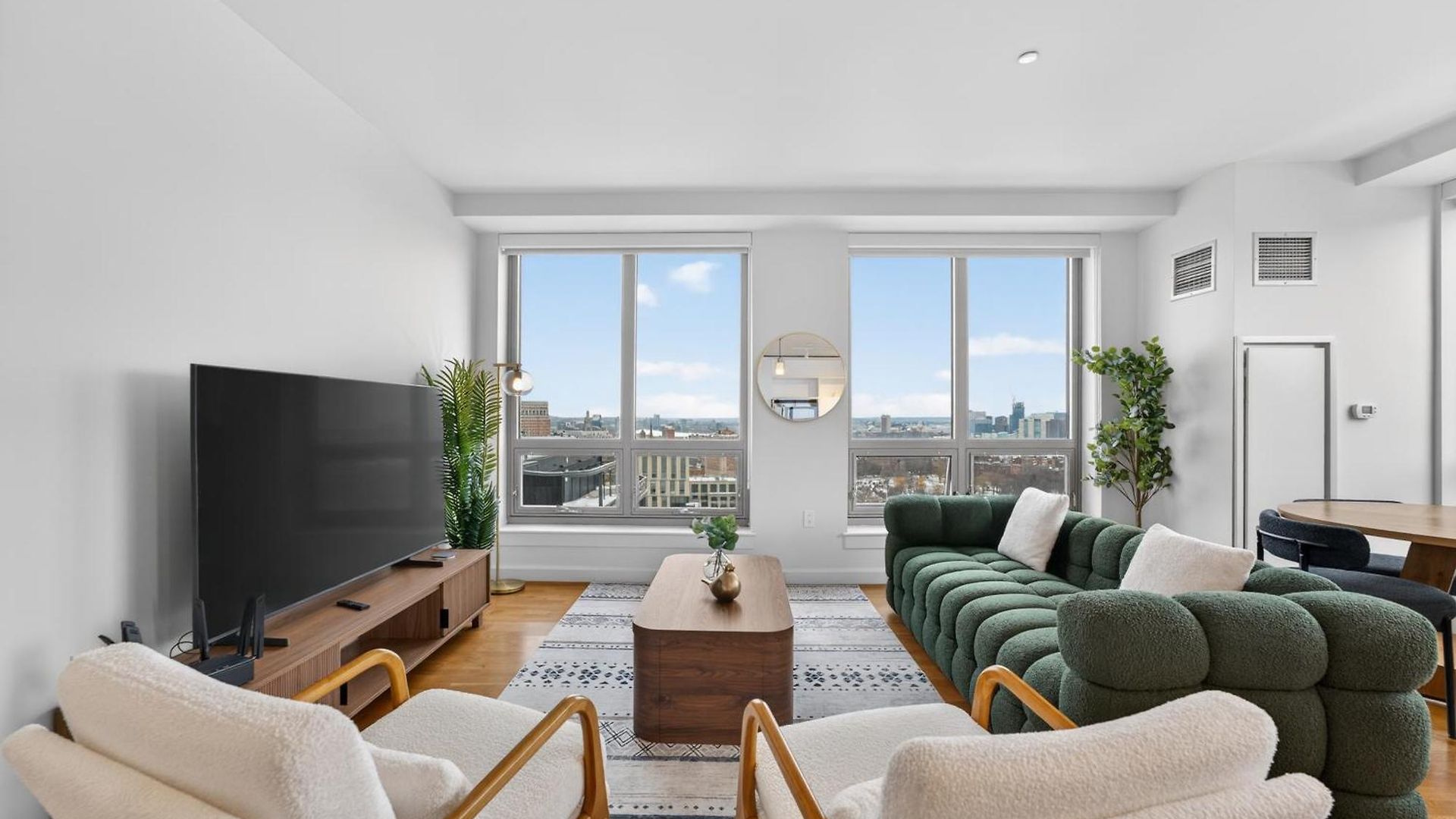 2 Bedroom Lux In Downtown Tower Apartment