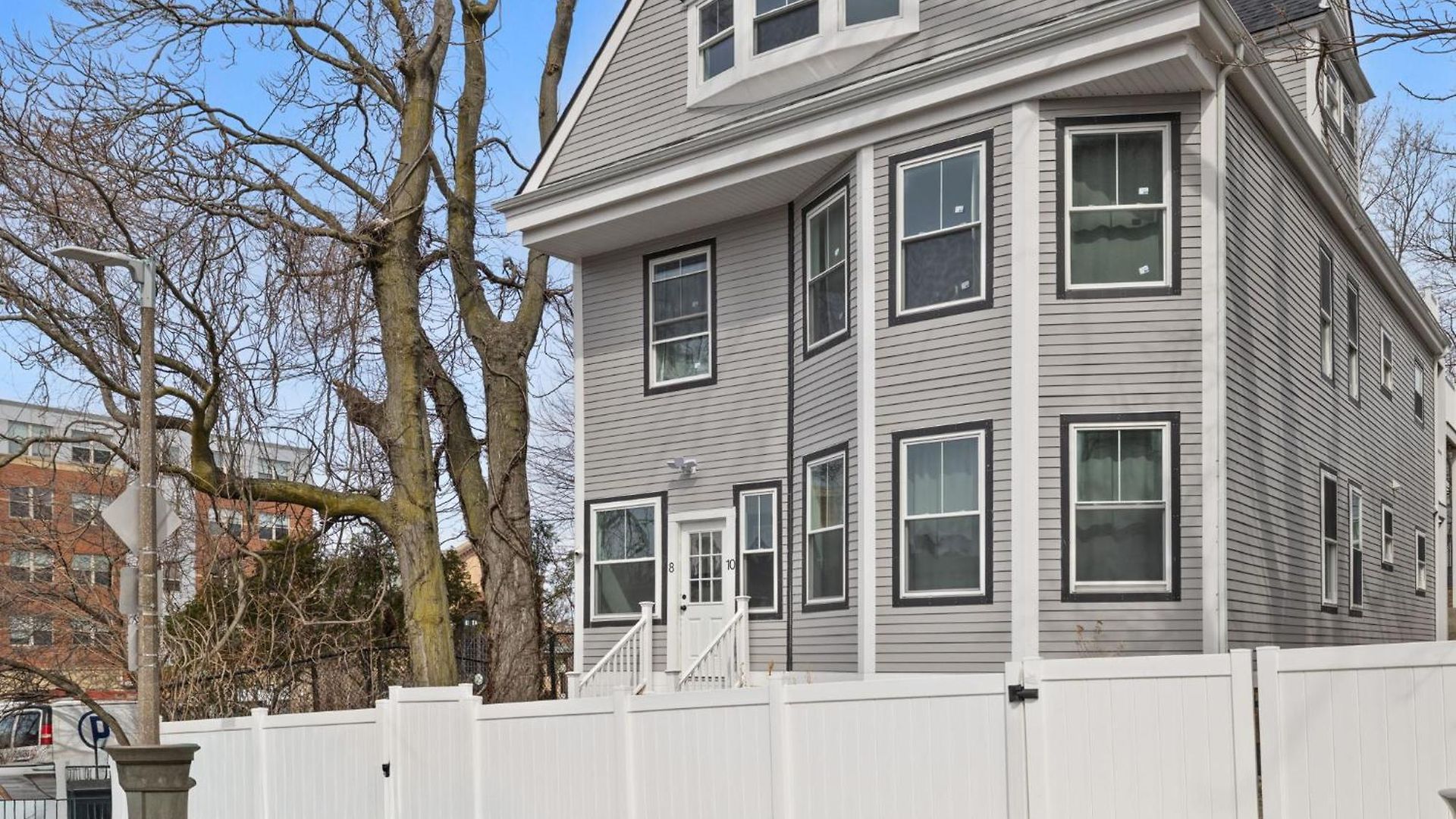 Bright And Spacious 3br Apt, Gated 2 Car Parking Apartment Boston