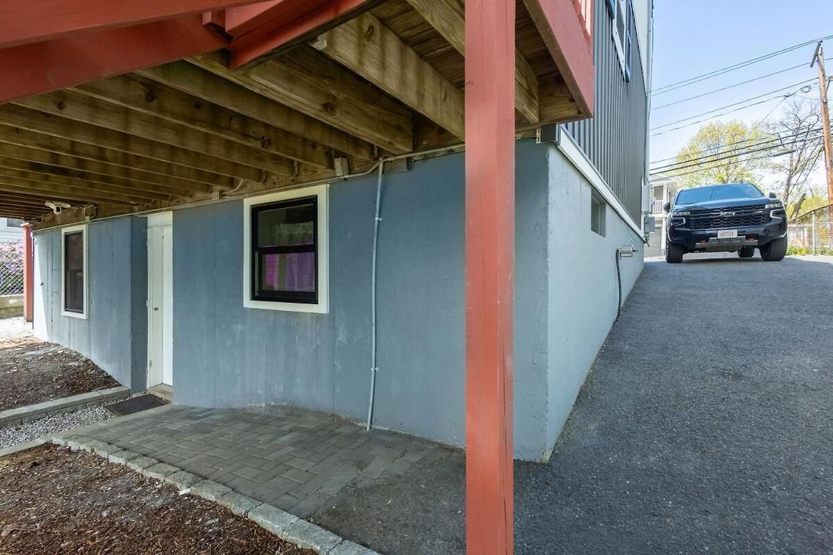 Private Own Entry Parking 7 Min To Train Apartment Boston