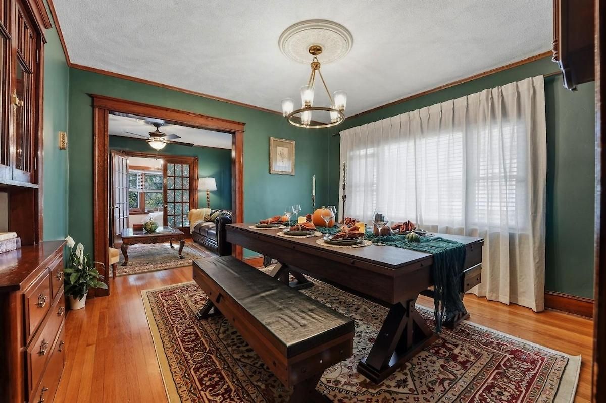 Charming 3br Garage Ev, Pool Table Apartment Boston
