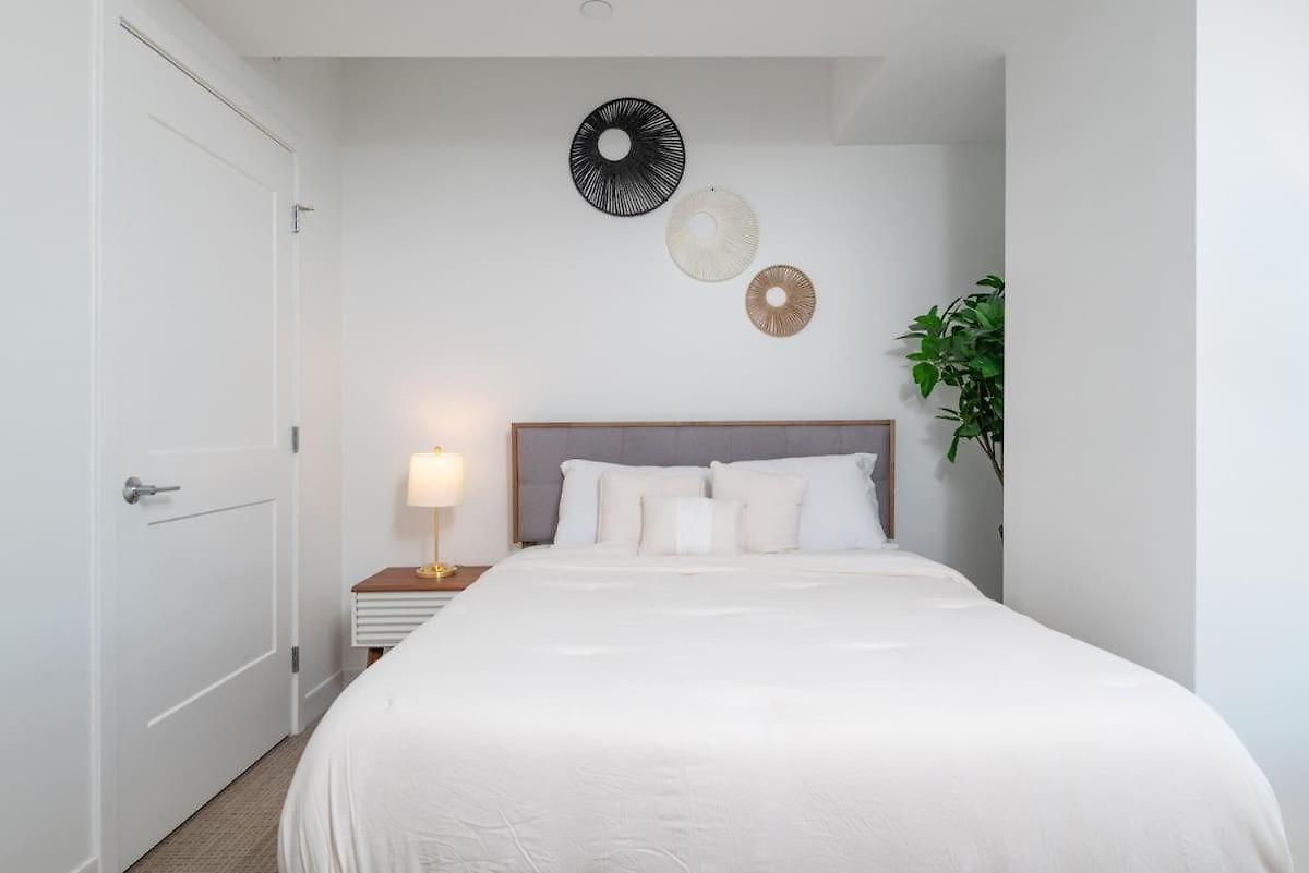 Cozy 2br Near Harvard With Gym Golf & Work Space Apartment