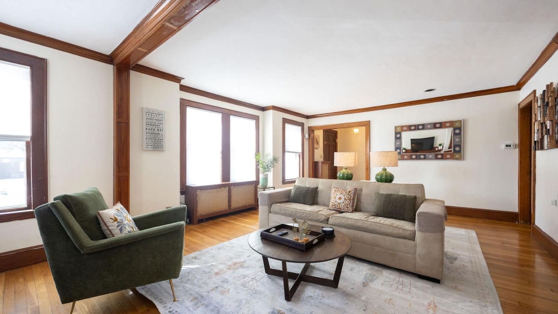 Apartment Walk To T, Jamaica Pond, Dining & Whole Foods Boston