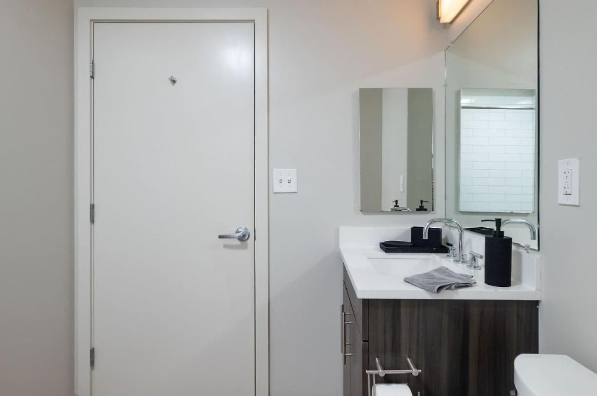 2br Den Fenway Walk To Bu Longwood Red Sox
