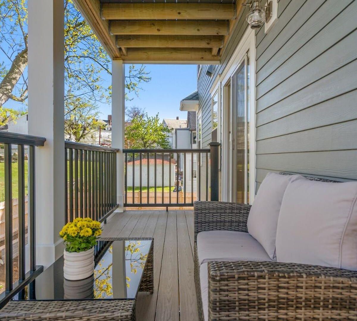 Apartment New 3 Bedroom, 2 Bath Unit, Meadow View! *