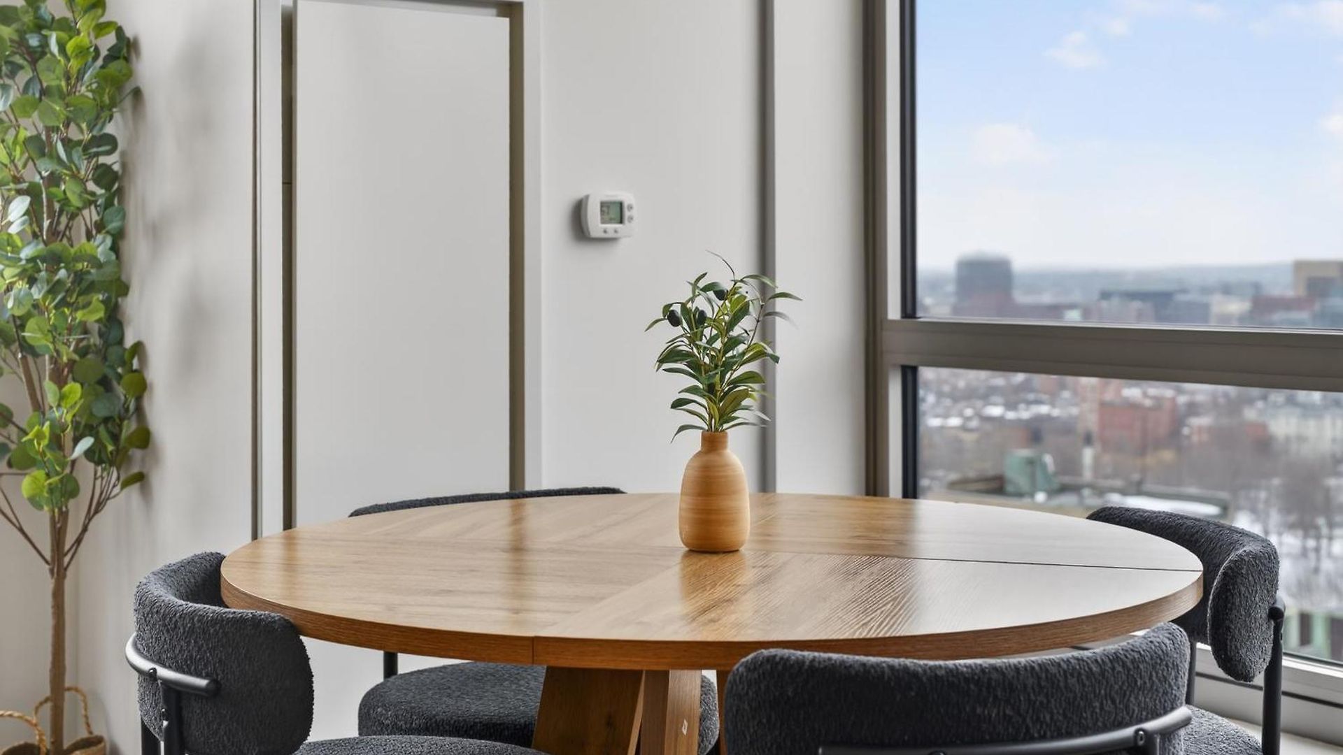 Apartment 2 Bedroom Lux In Downtown Tower