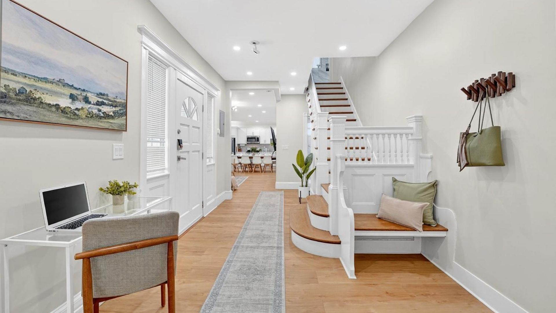 Spacious 5 Bedroom Near Train & Parking Apartment Boston