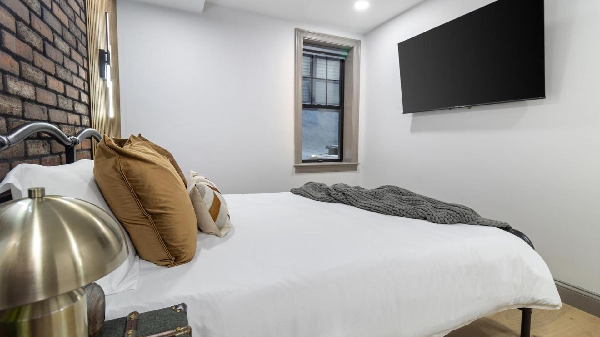North End 2br Prime Location *