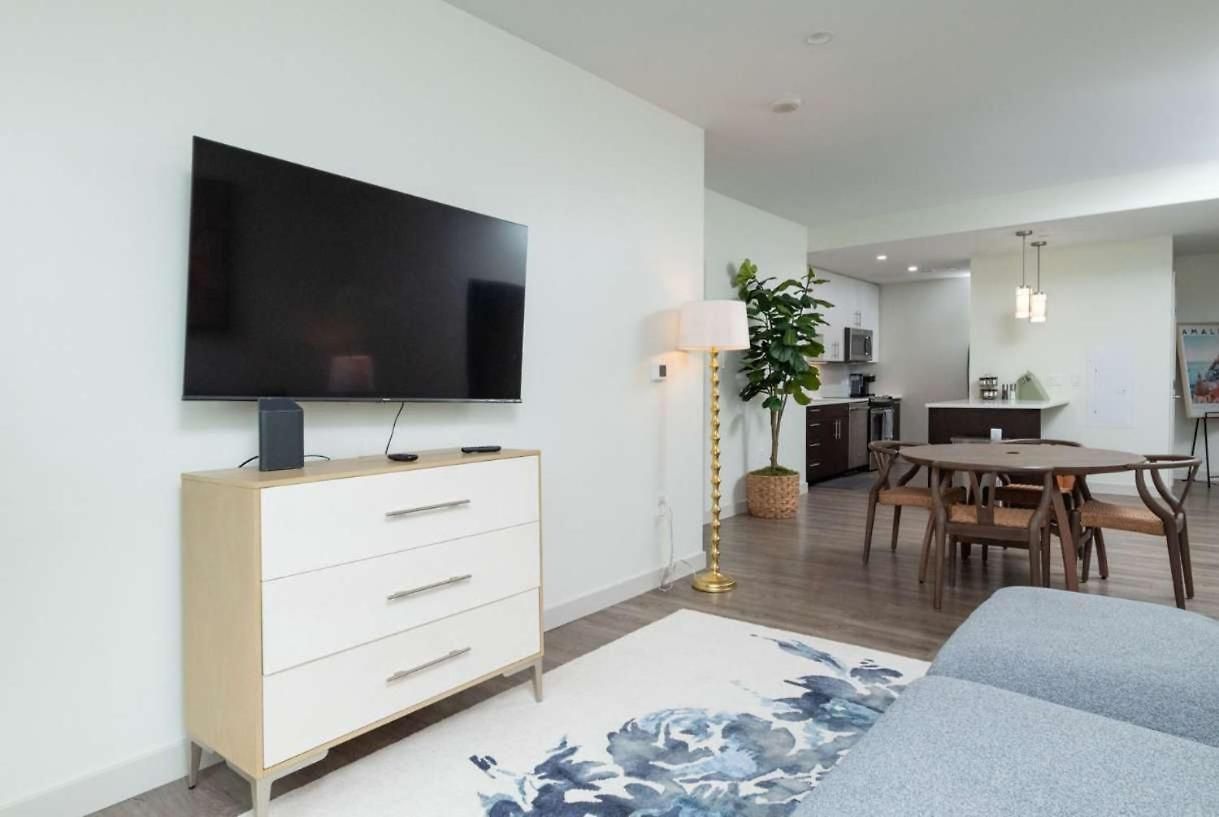 2br Den Fenway Walk To Bu Longwood Red Sox Boston
