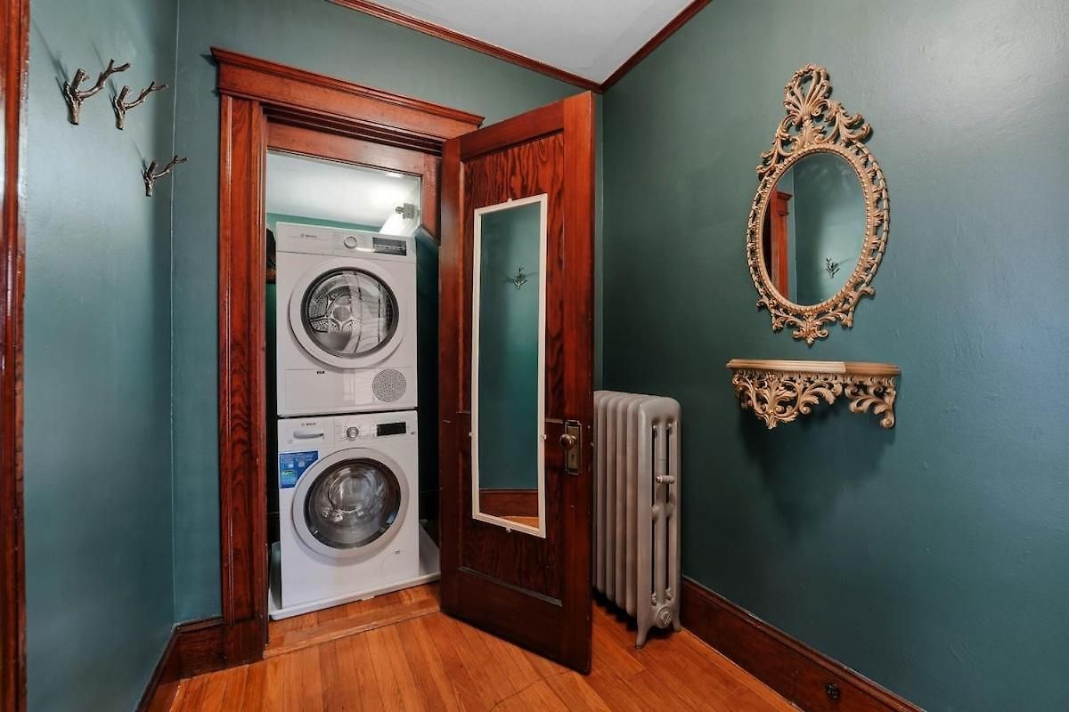 Apartment Charming 3br Garage Ev, Pool Table