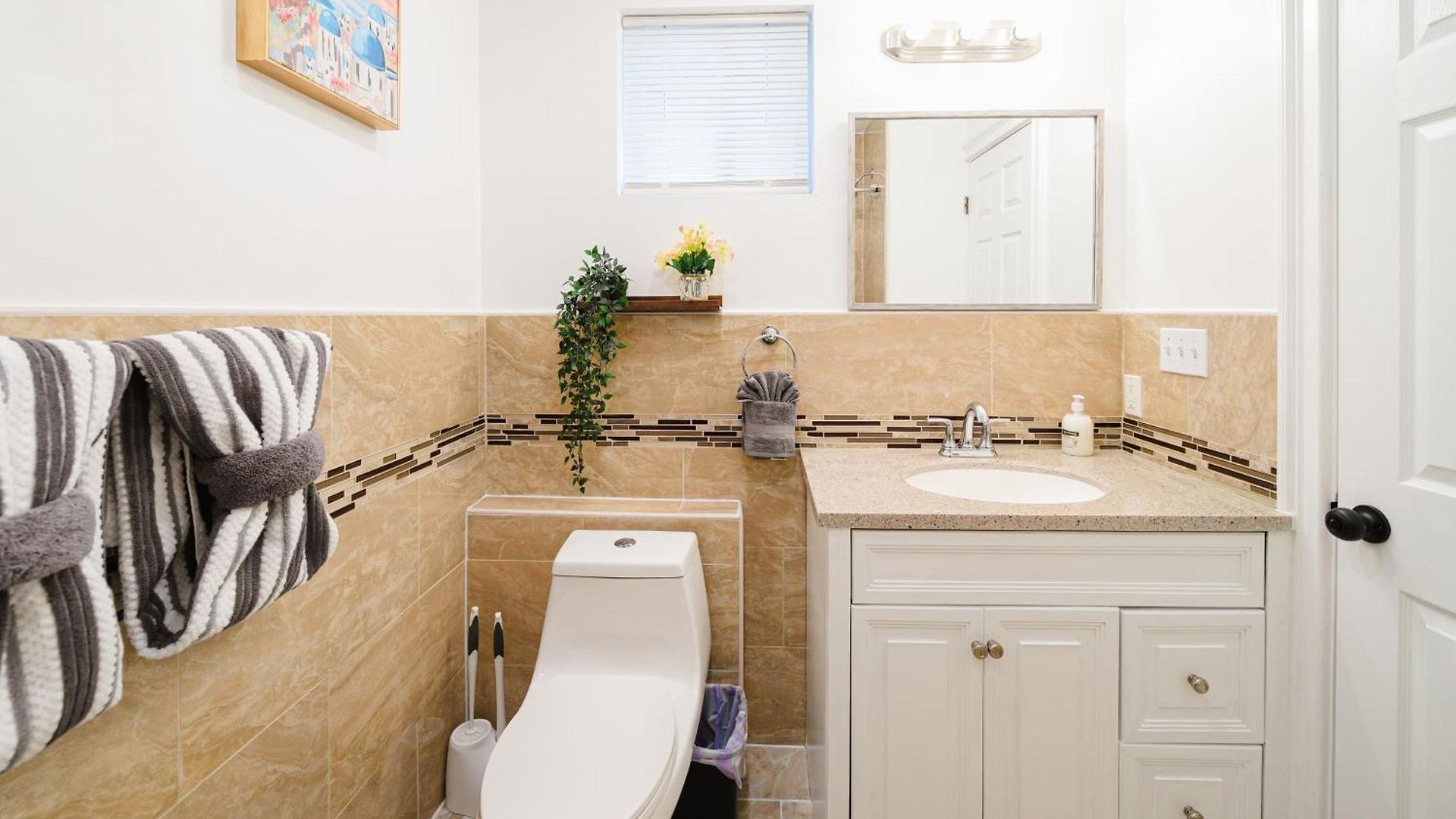 Inviting 4br - Kid Friendly - Near I-95 & Free Parking 90-2 Apartment