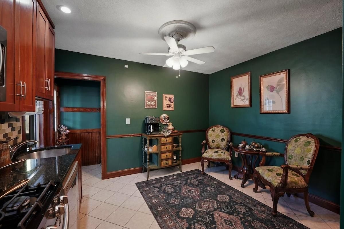 Charming 3br Garage Ev, Pool Table Apartment Boston