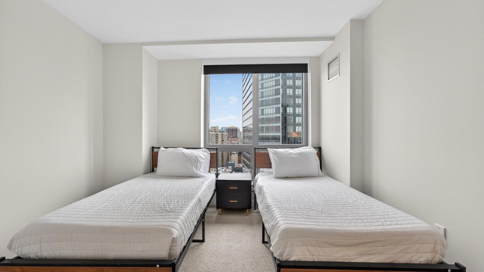2 Bedroom Lux In Downtown Tower Apartment