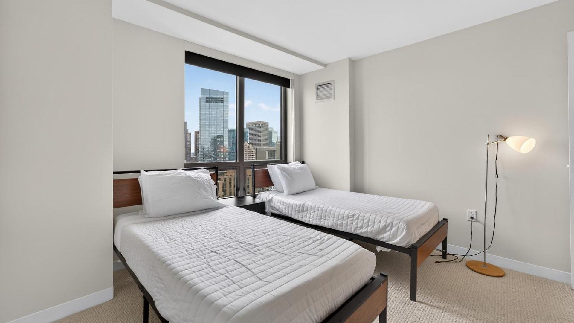 2 Bedroom Lux In Downtown Tower Apartment