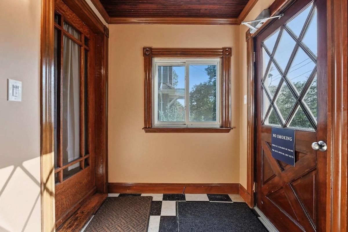 Charming 3br Garage Ev, Pool Table Apartment Boston