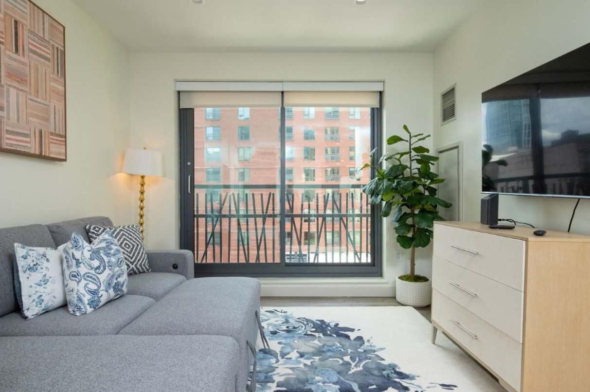 2br Den Fenway Walk To Bu Longwood Red Sox Apartment Boston