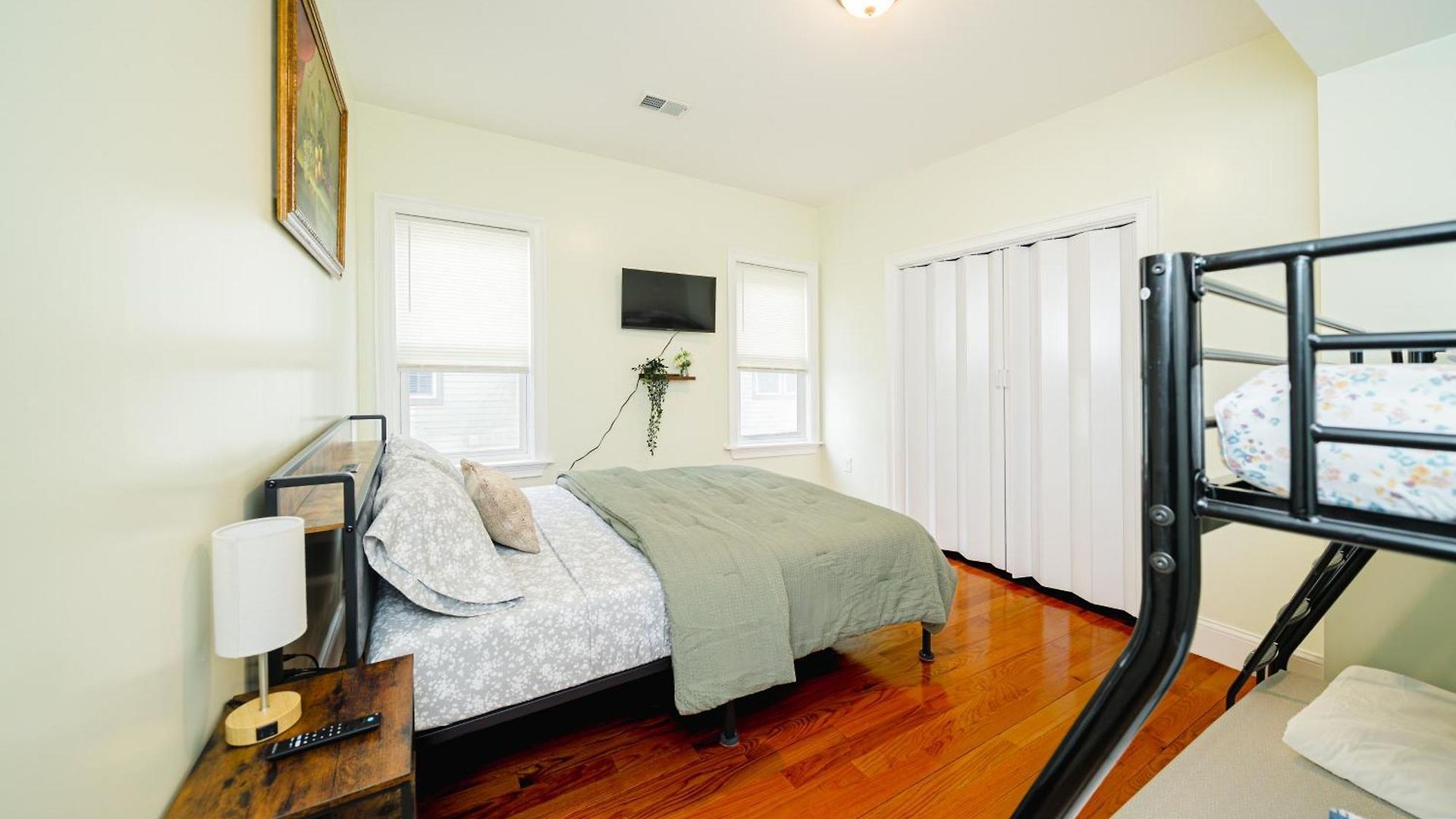 Apartment Inviting 4br - Kid Friendly - Near I-95 & Free Parking 90-2 *