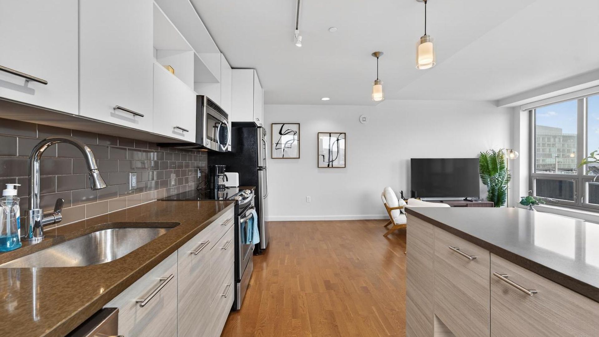 2 Bedroom Lux In Downtown Tower *