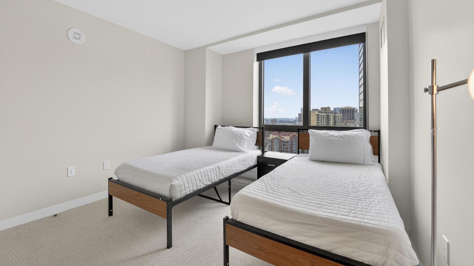 2 Bedroom Lux In Downtown Tower