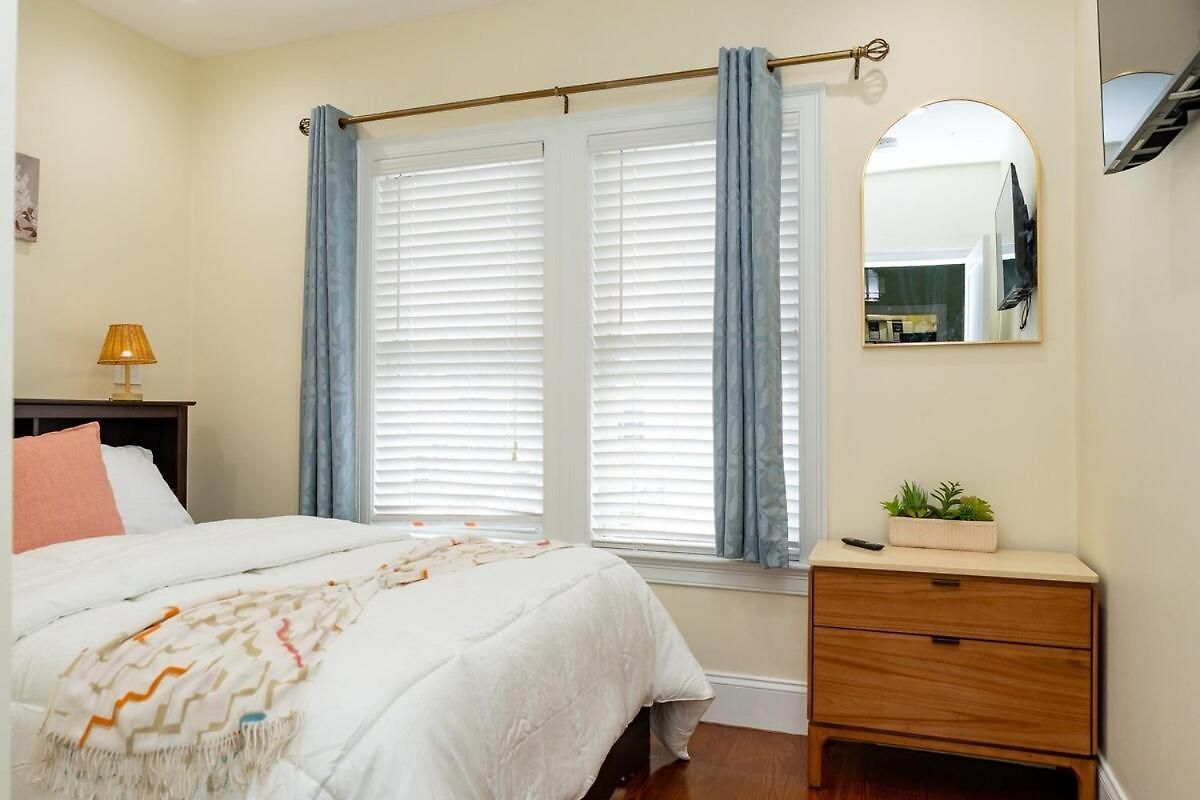 Spacious 5br Single House Near Bostonfree Parking 47 *