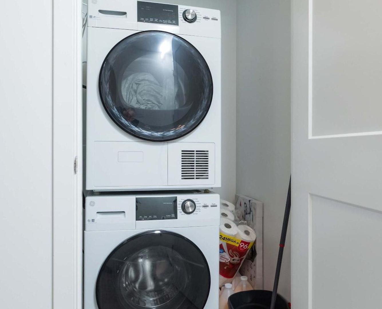 King 1br Near Harvard Gym Washer Dryer Parking
