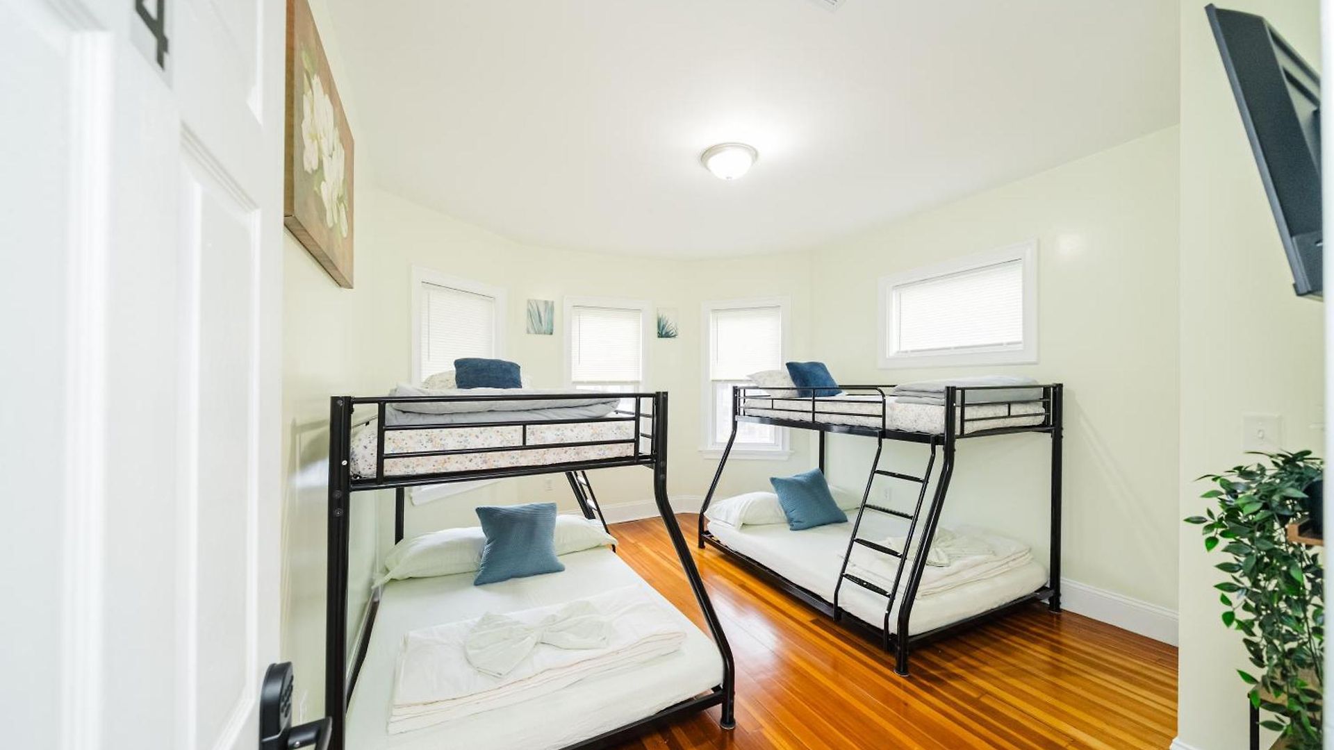 Inviting 4br - Kid Friendly - Near I-95 & Free Parking 90-2