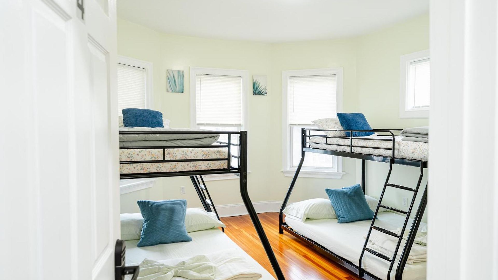 Inviting 4br - Kid Friendly - Near I-95 & Free Parking 90-2 Apartment Boston