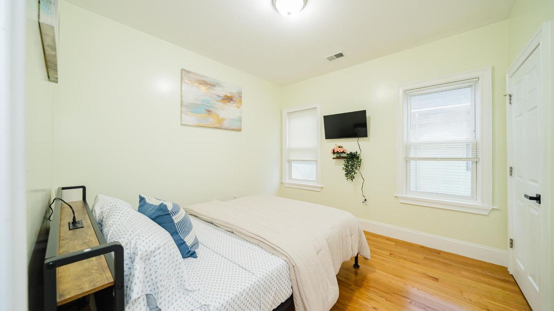 Inviting 4br - Kid Friendly - Near I-95 & Free Parking 90-2 Apartment Boston