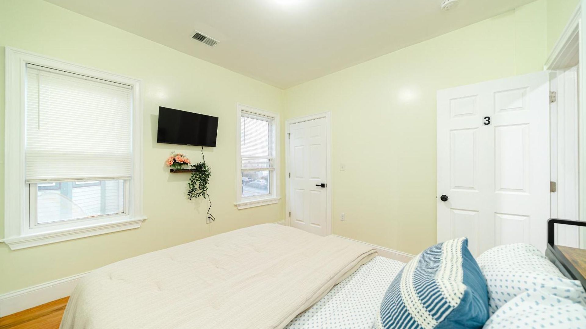 Inviting 4br - Kid Friendly - Near I-95 & Free Parking 90-2 *