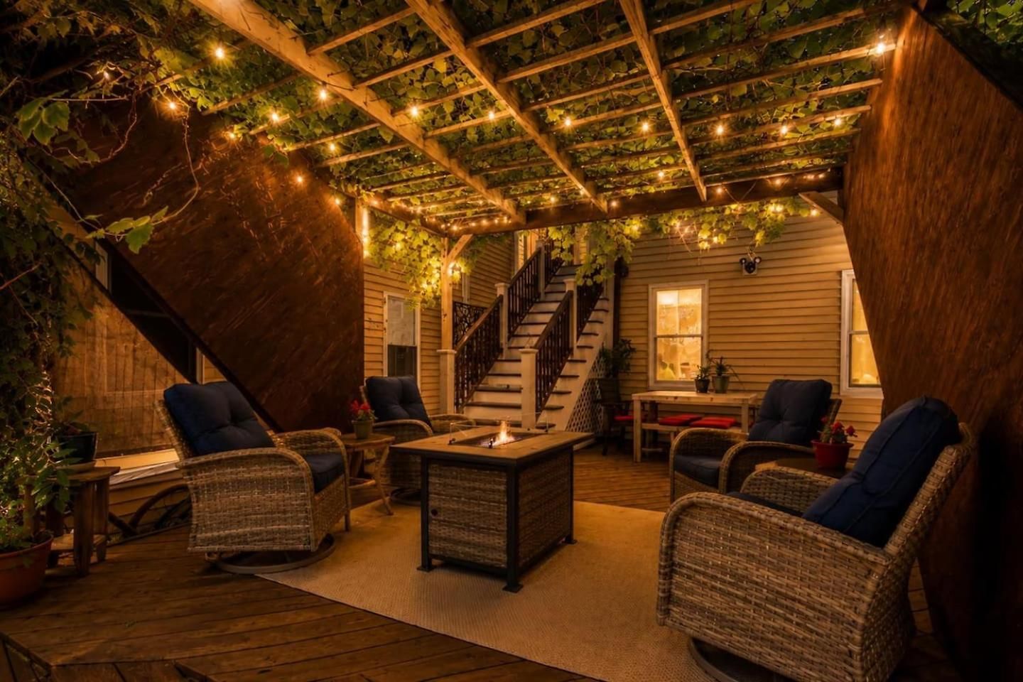 Hot Tub, Private Backyard & Bbq Near Airport Boston
