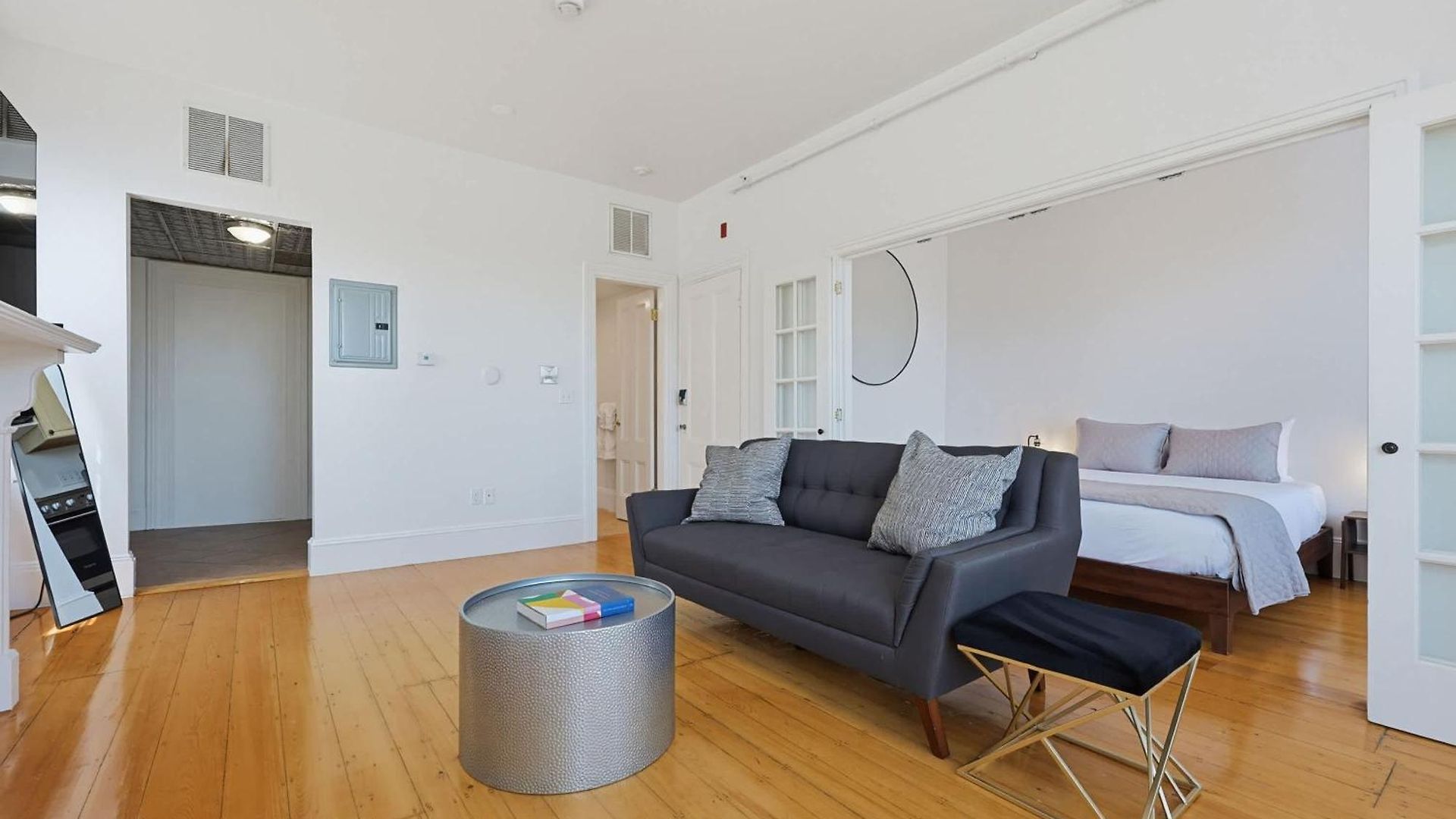 Back Bay Near Line, Dining & Hynes Apartment