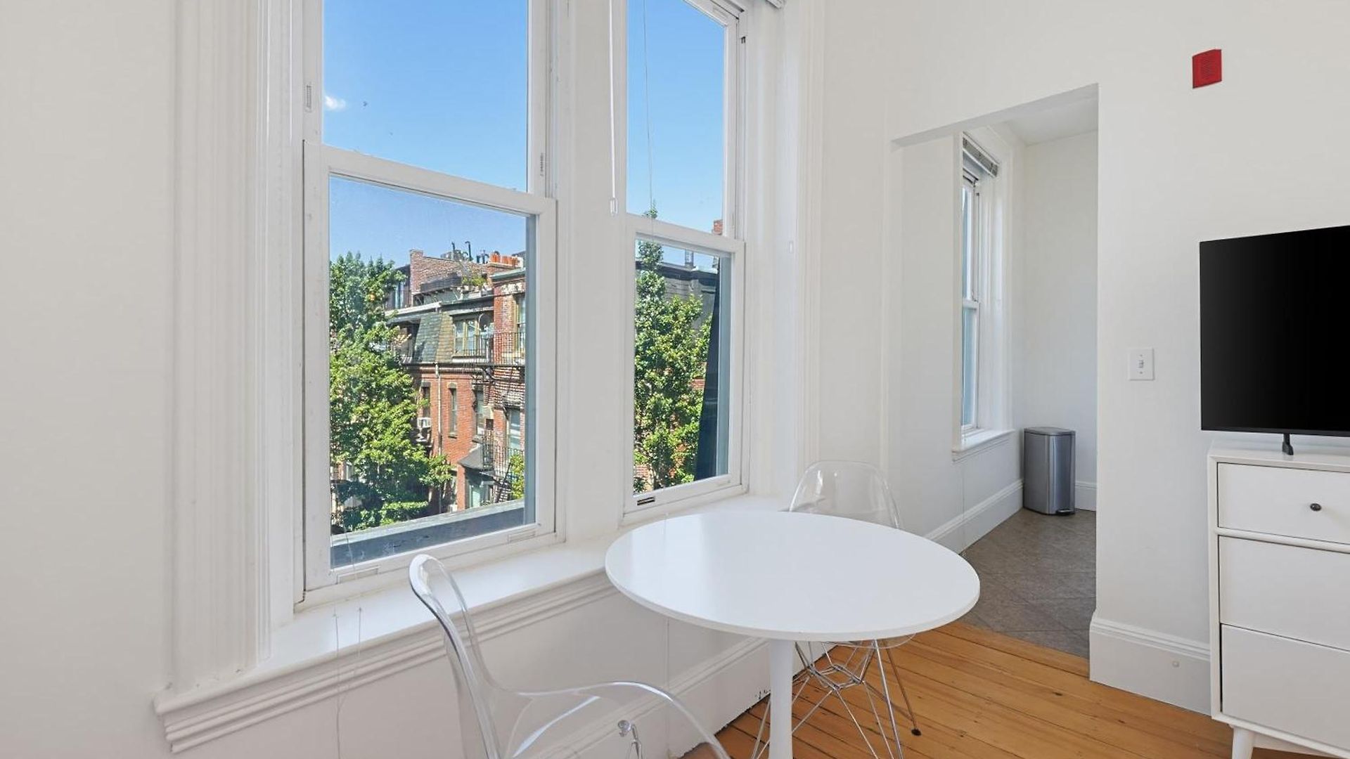Stylish Stay, Walk To T & Newbury St! Apartment Boston