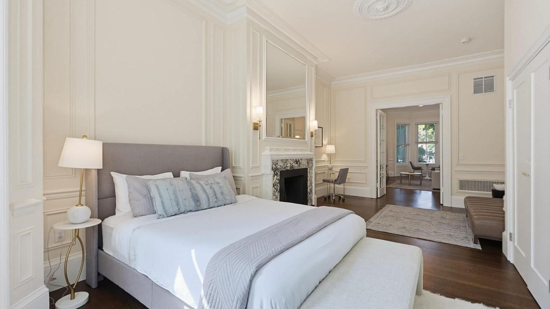 Elegant Back Bay On Hereford Street Apartment Boston