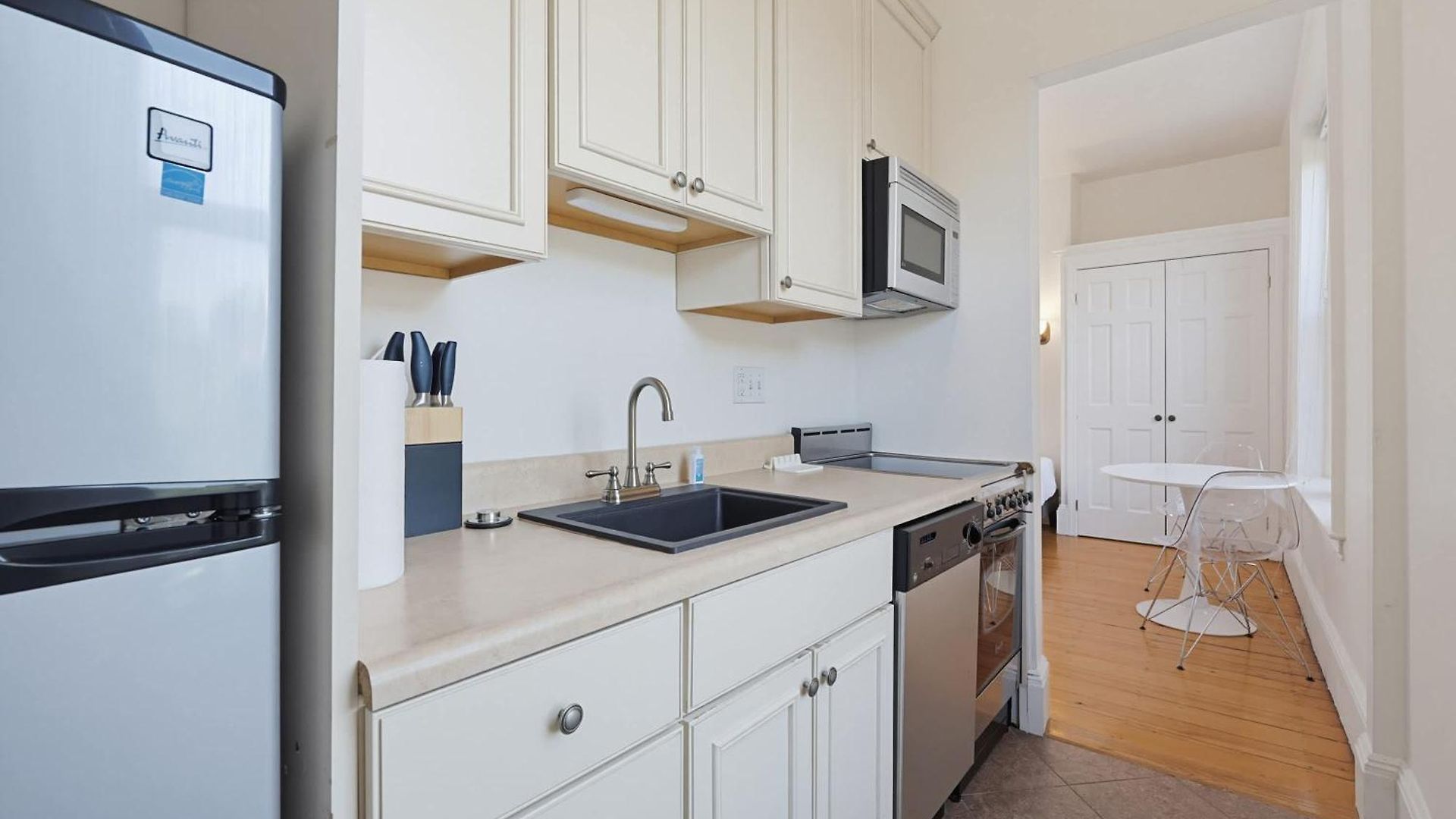 Stylish Stay, Walk To T & Newbury St! *