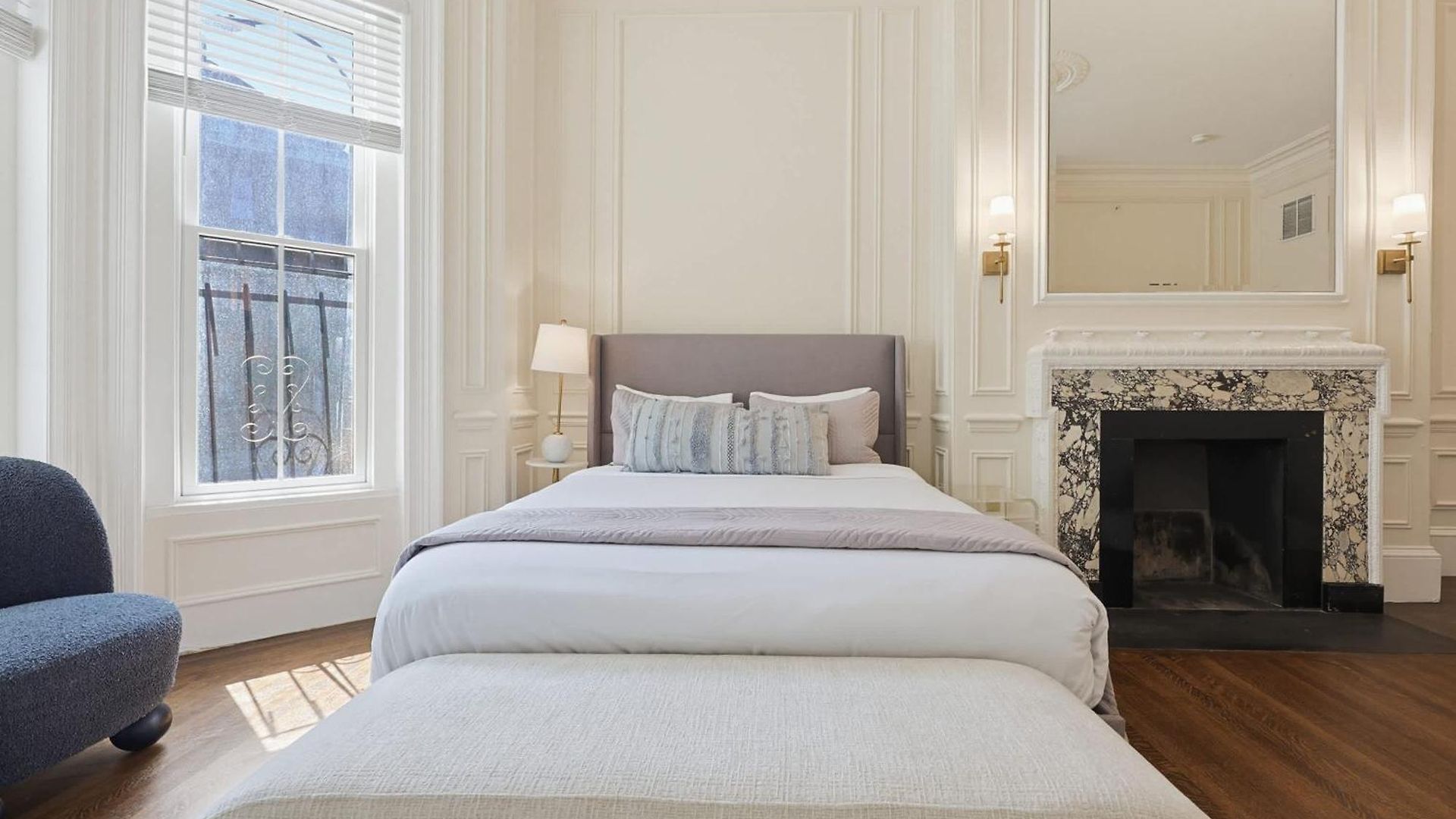 Elegant Back Bay On Hereford Street Apartment