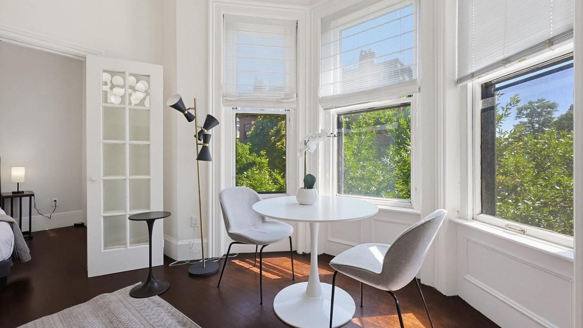 New! Back Bay, Line, Newbury St & Hynes * Boston