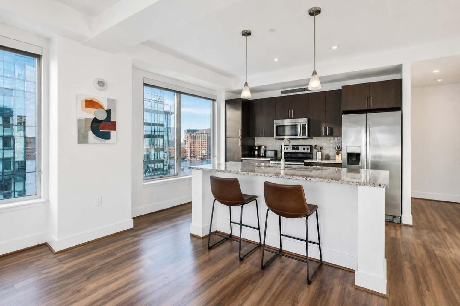 Spacious In Seaport Apartment *