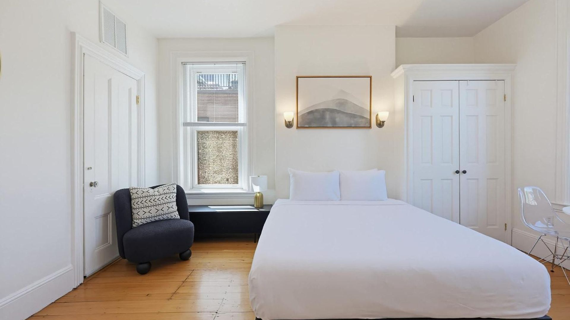 Stylish Stay, Walk To T & Newbury St! *