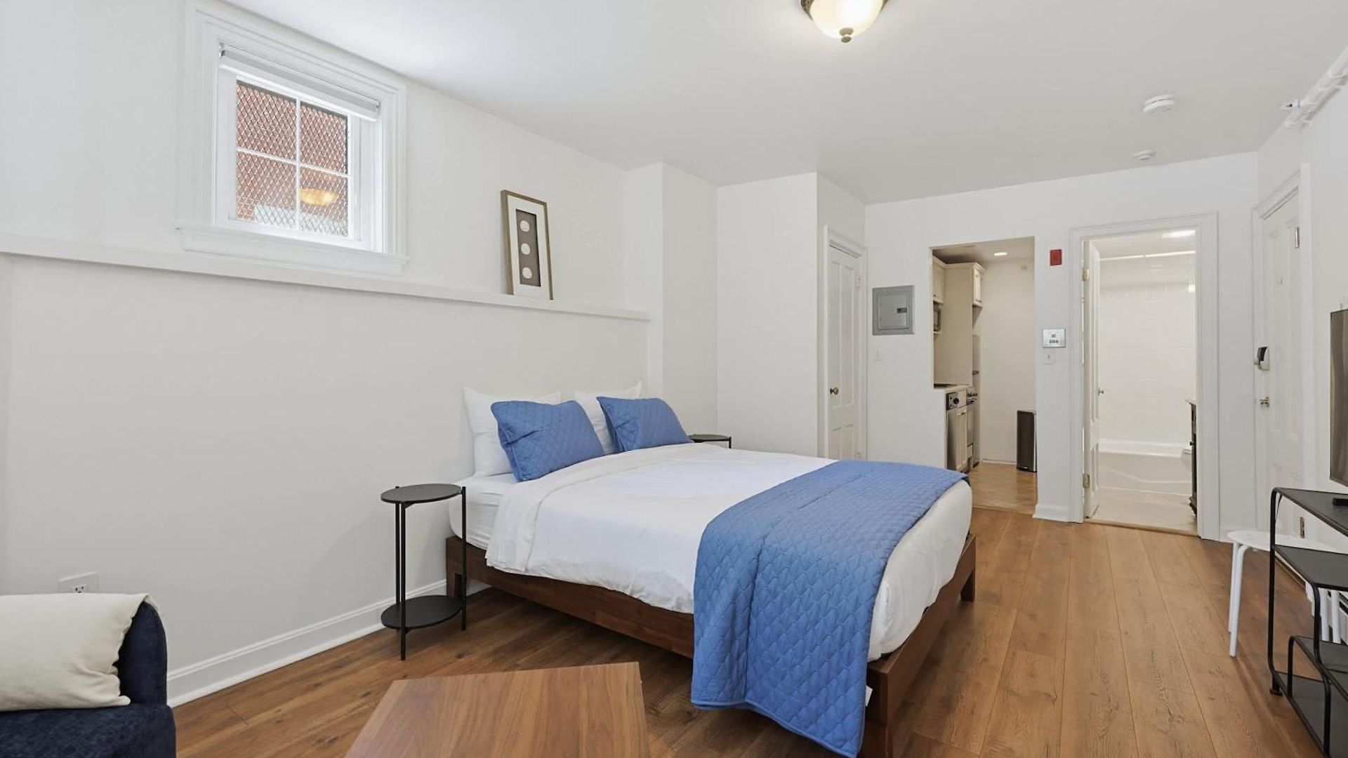 Polished Back Bay Near Shops & Dining Apartment Boston