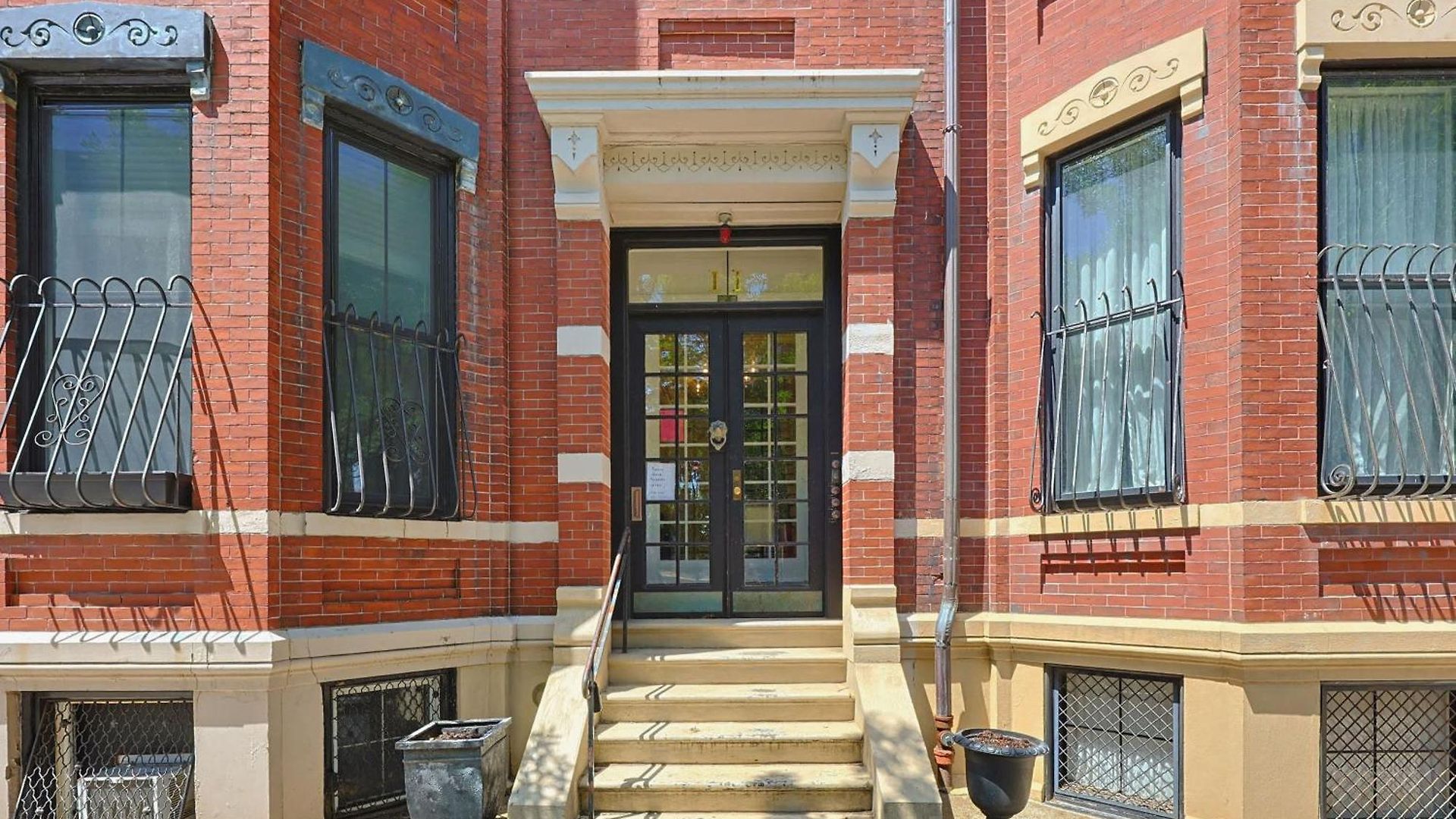 Back Bay Near Line, Dining & Hynes