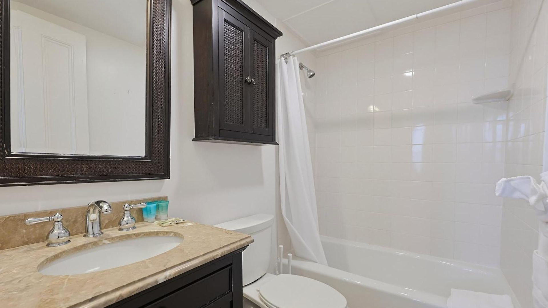 Back Bay Near Line, Dining & Hynes Apartment *
