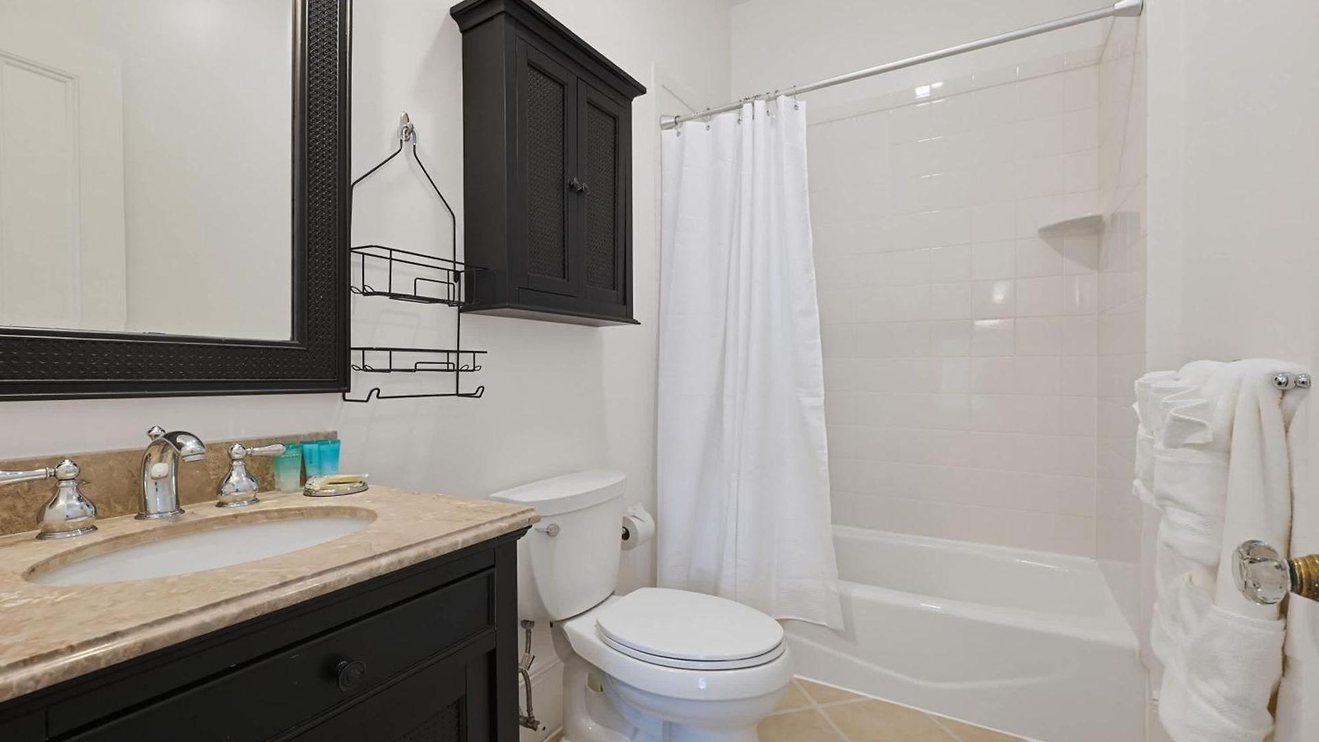 Stylish Stay, Walk To T & Newbury St! *