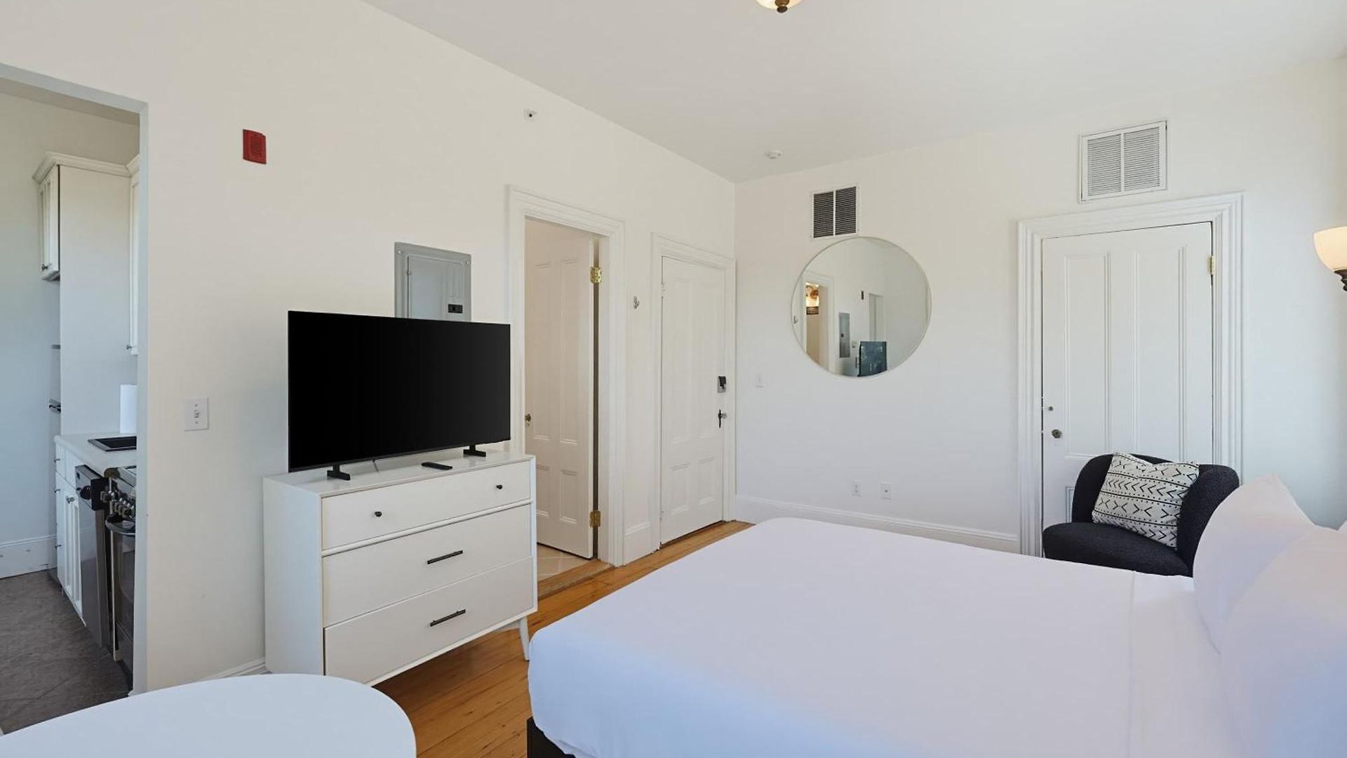 Stylish Stay, Walk To T & Newbury St! * Boston