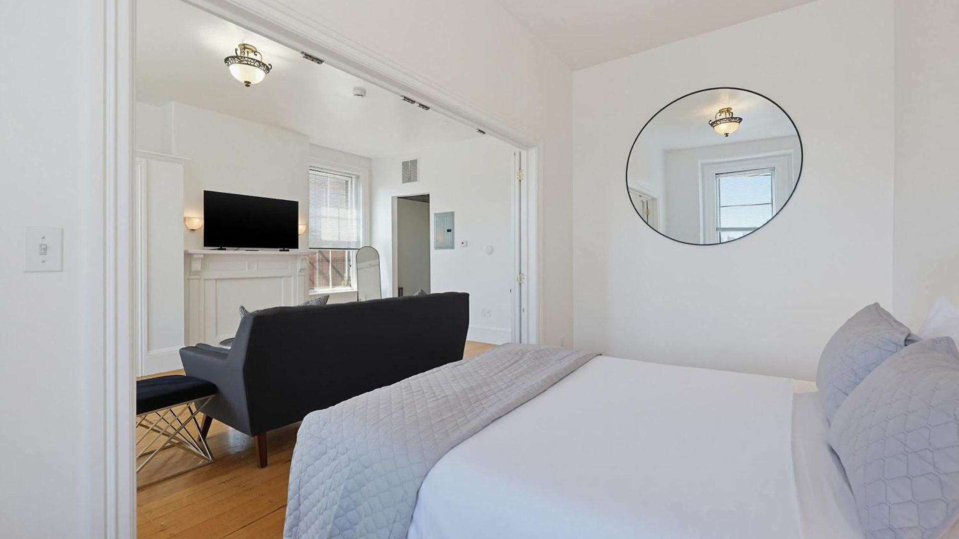Back Bay Near Line, Dining & Hynes Apartment *