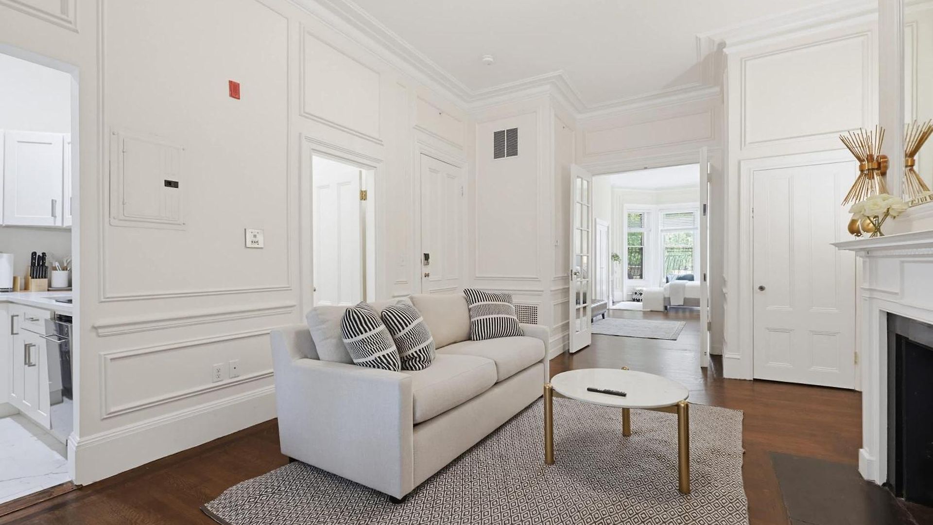 Elegant Back Bay On Hereford Street Apartment *