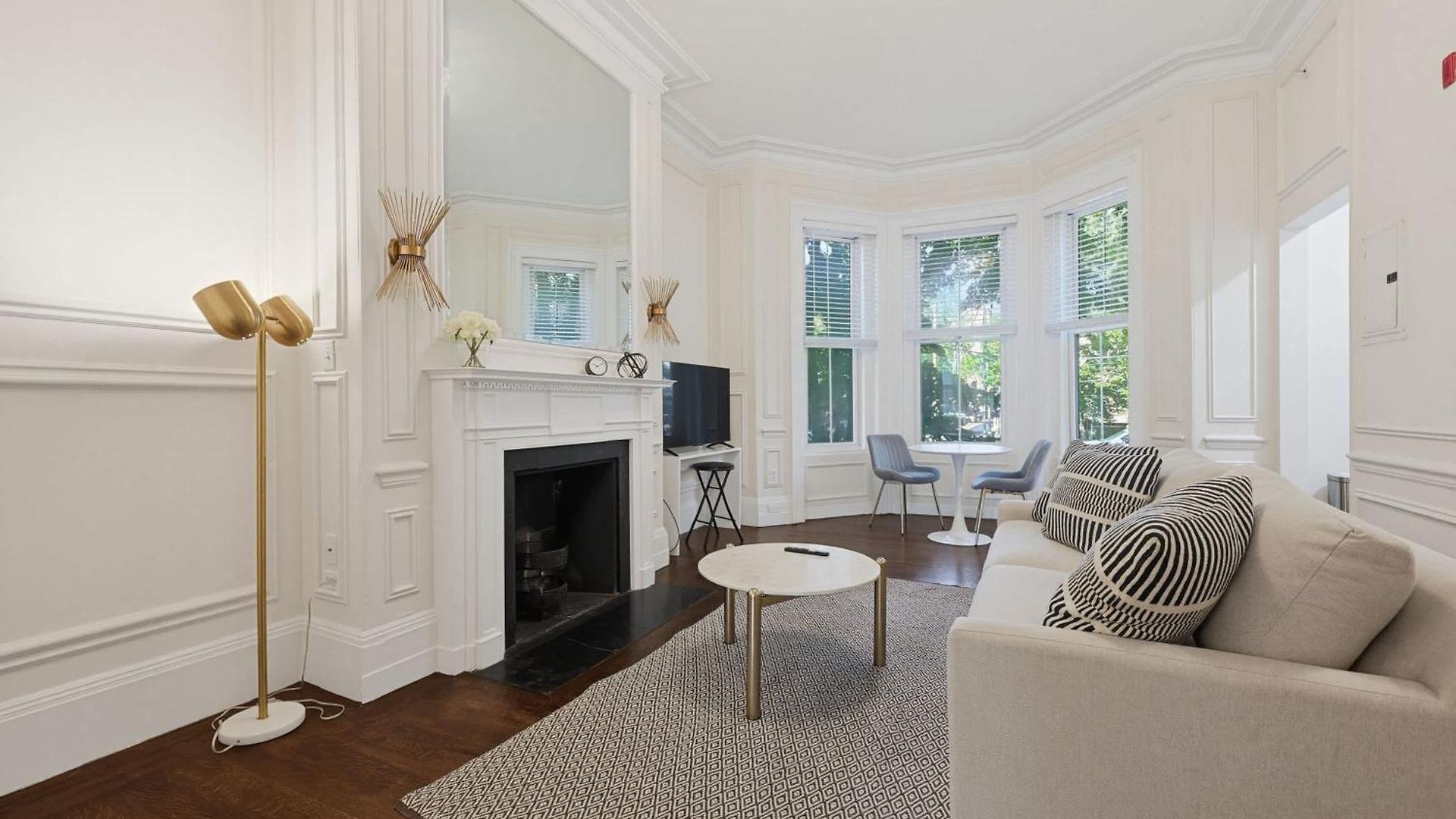Elegant Back Bay On Hereford Street *
