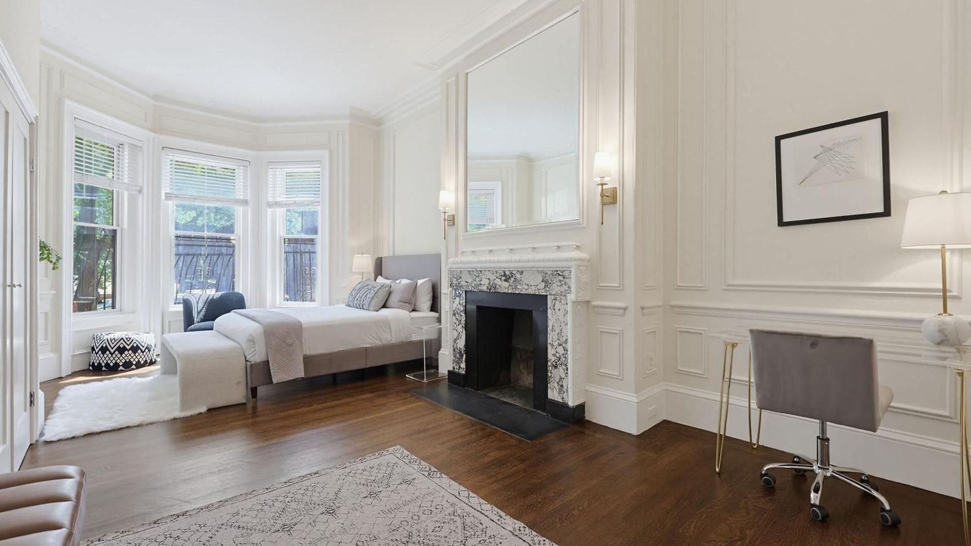 Elegant Back Bay On Hereford Street *