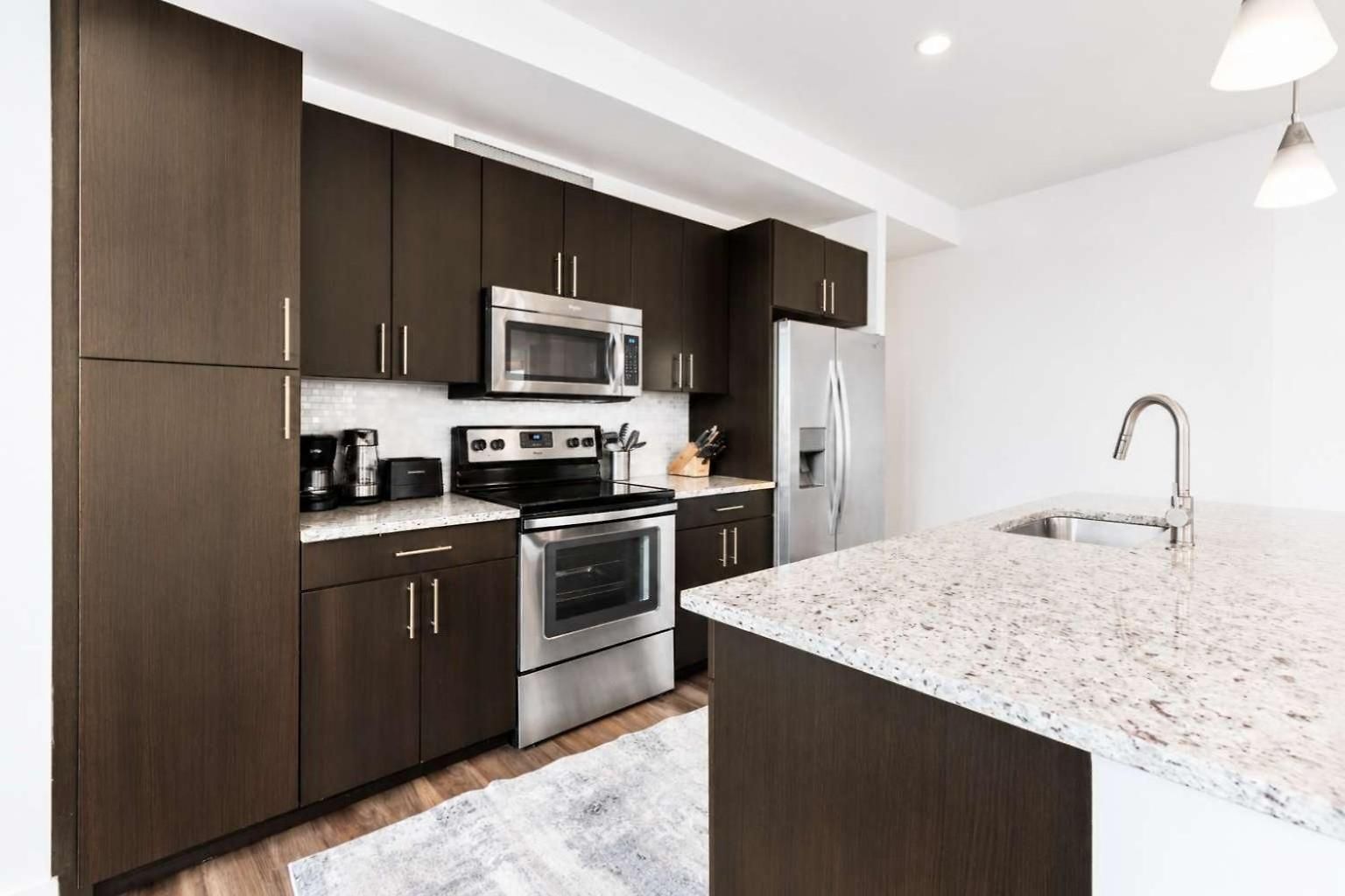 Spacious In Seaport *